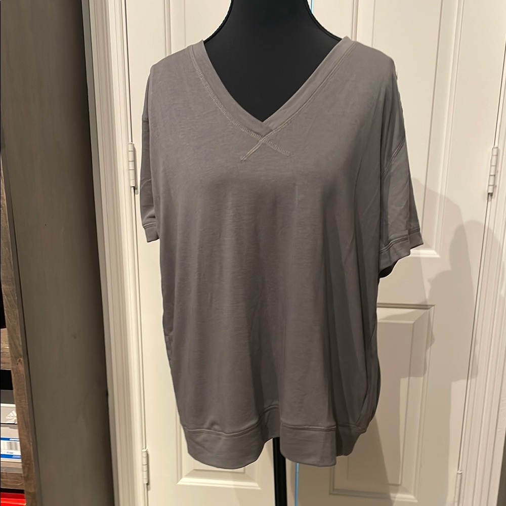 Yummie by Heather Thomson Relaxed Gray Short Sleeve T-Shirt